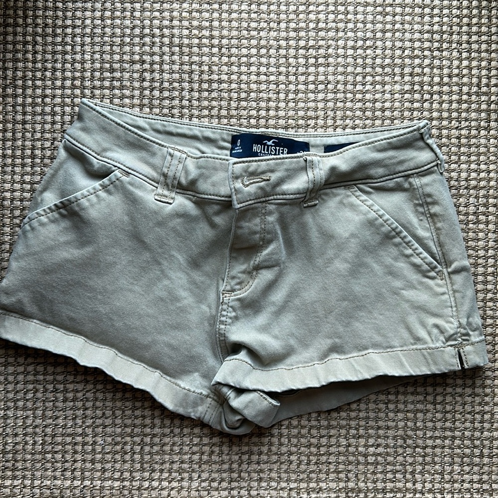 Womens Hollister size 0  waist 24  tan shorts